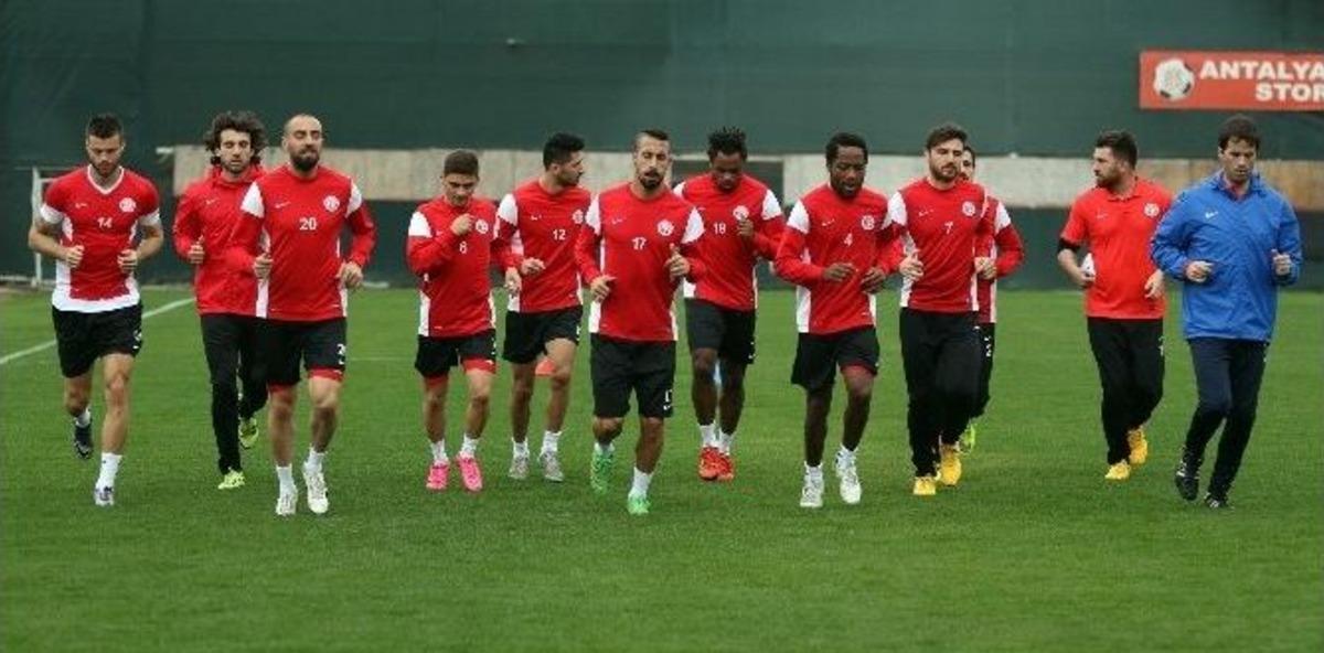 Antalyaspor&rsquo;da İkinci Yarı Hazırlıkları S&uuml;r&uuml;yor