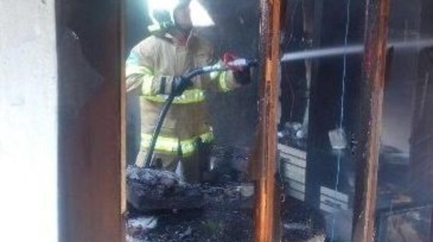 Baca Yangını &Ccedil;atı Katını Yaktı