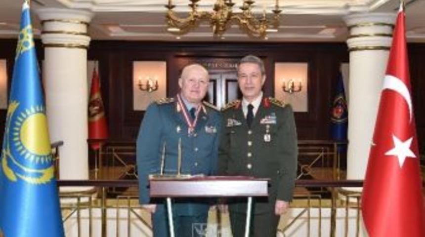 Kazakistan Kara Kuvvetleri Komutanı Maıkeyev, Genelkurmay Başkanı Orgeneral Akar&rsquo;ı Ziyaret Etti