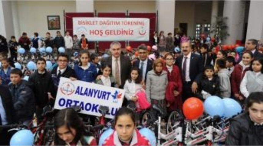 Uşak&rsquo;ta Okullara Bisiklet Dağıtıldı