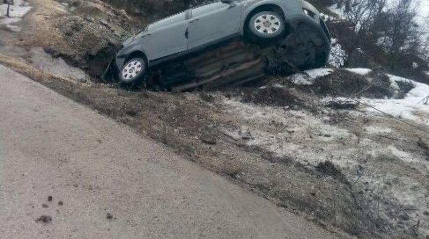 Memurları Taşıyan Ara&ccedil; Takla Attı: 7 Yaralı