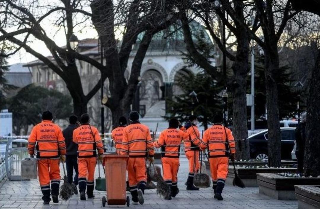 Patlamanın Ardından Sultanahmet&rsquo;te Temizlik