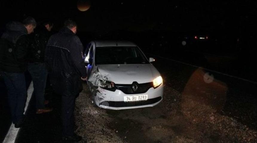 Otomobil Motosiklete &Ccedil;arptı: 1 Yaralı