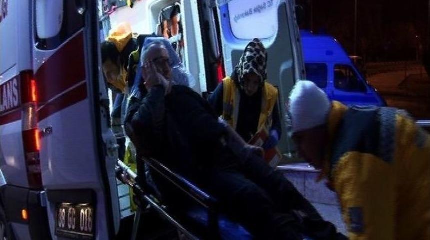 Dur İhtarına Uymayan Otomobile Polis Ateş A&ccedil;tı