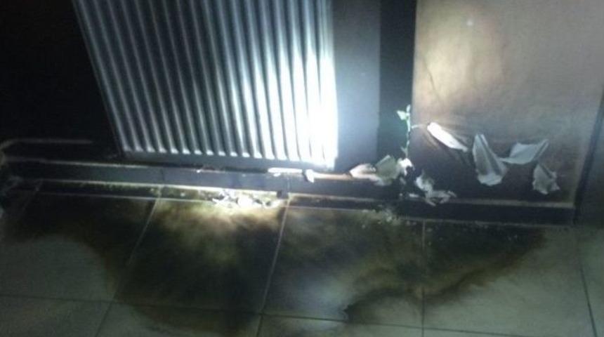 Okul Yakmaya &Ccedil;alışan Pkk Yandaşlarını Kadınlar Engelledi