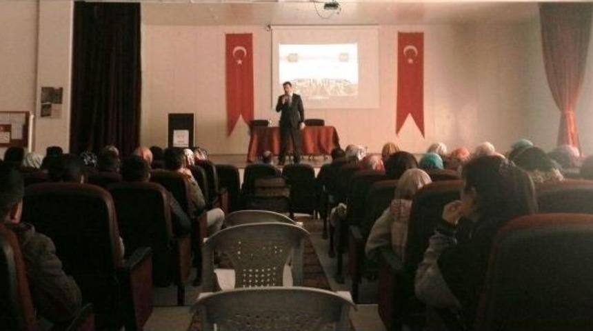 Horasan&rsquo;da Yazarlar S&ouml;yleşi Yaptı