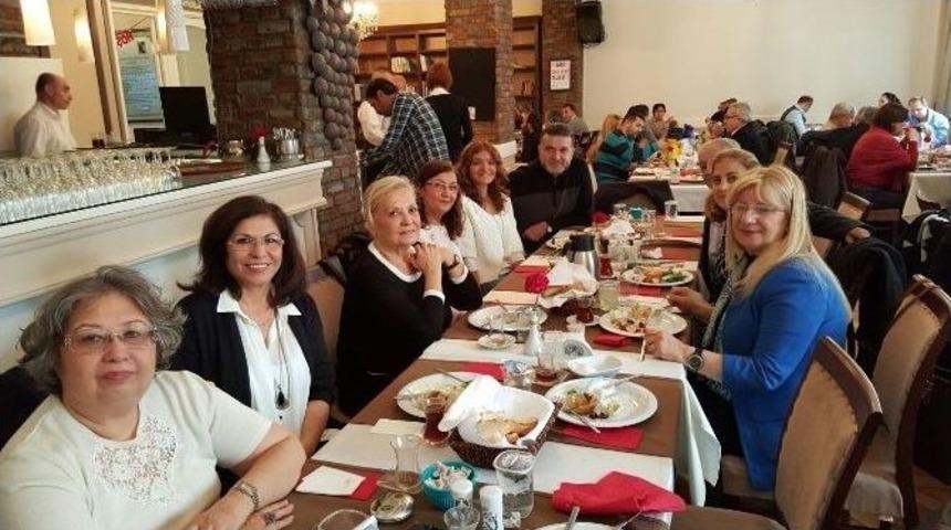 İstsider&rsquo;de Yeni Y&ouml;netim G&ouml;rev B&ouml;l&uuml;m&uuml; Yaptı