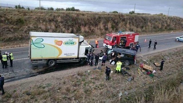 Antalya’da Trafik Kazası: 3 Ölü, 2 Yaralı