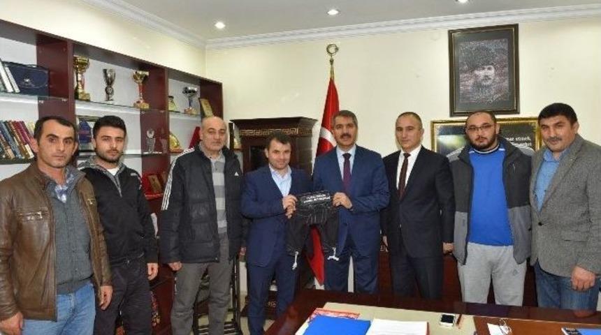 Başkan Bekler’e Kispet Hediye Edildi