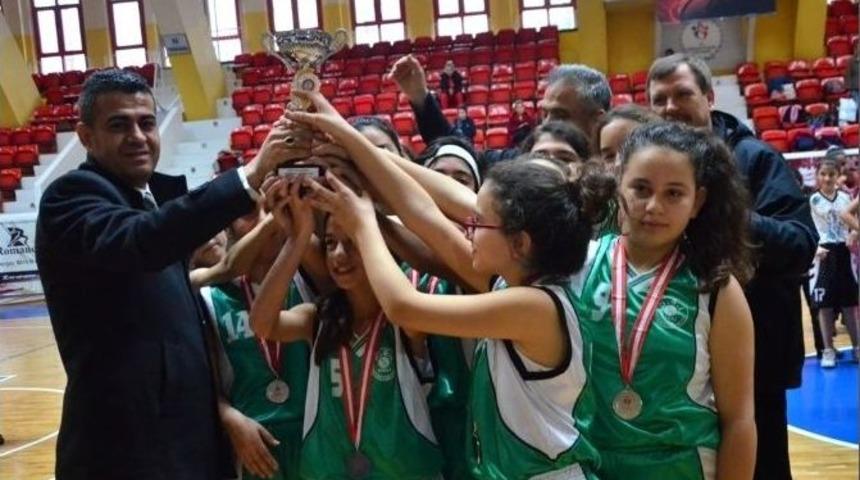 Okullararası K&uuml;&ccedil;&uuml;k Kızlar Basketbol İl Birinciliği Tamamlandı