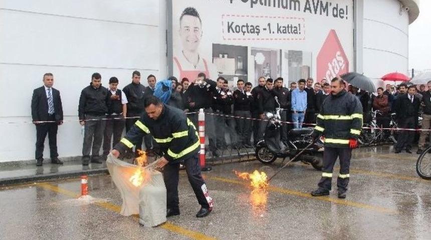 Alışveriş Merkezi&rsquo;nde Yangın Tatbikatı