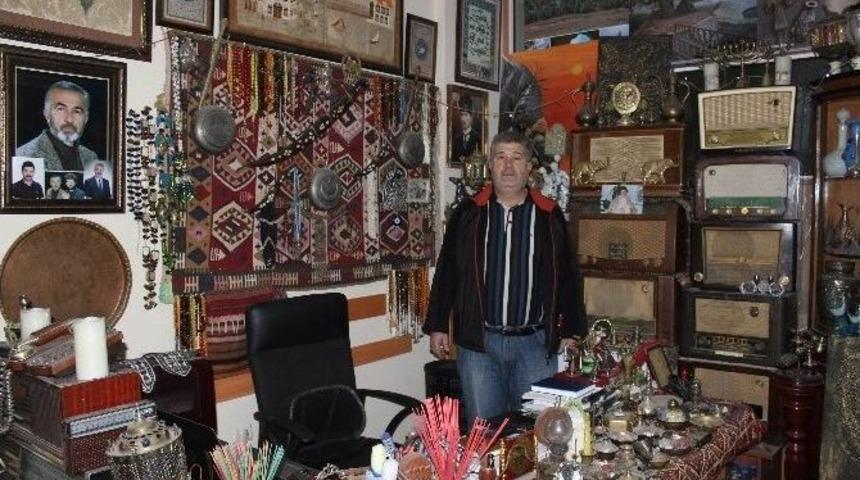 Antika Merakı Y&uuml;zlerce Tarihi Eşyayı Bir Araya Getirdi