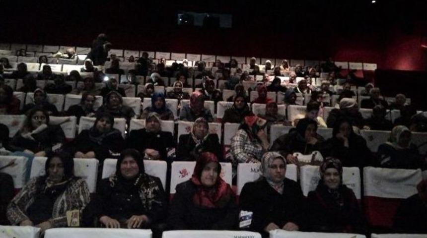 Okuryazarlık Kursunu Bitirenler Nadide Hayat&rsquo;ı İzledi