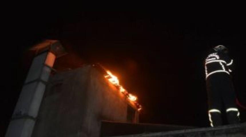 &Ccedil;atı Yangını Korkuttu