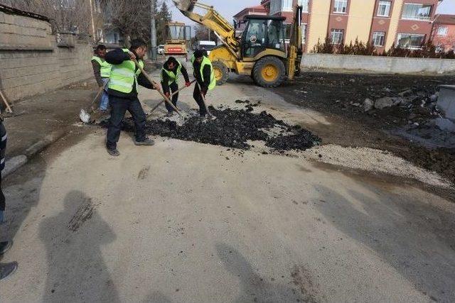 Kış Aylarında Asfalt Tamiratı Devam Ediyor