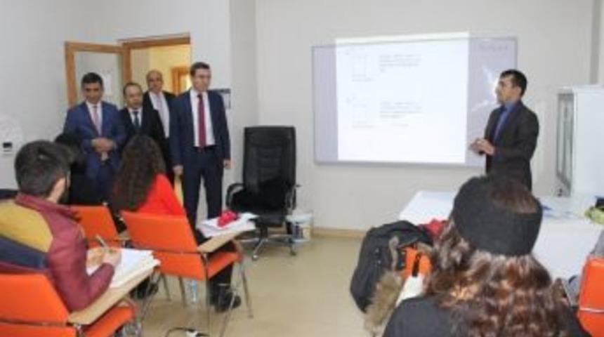 Kaymakam Ke&ccedil;eli Gen&ccedil;lik Merkezini Ziyaret Etti