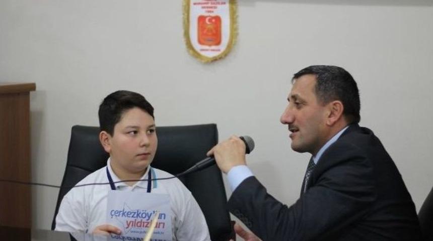 &Ouml;ğrenciler Milli Eğitim M&uuml;d&uuml;r&uuml; Erdoğan&rsquo;la R&ouml;portaj Yaptı