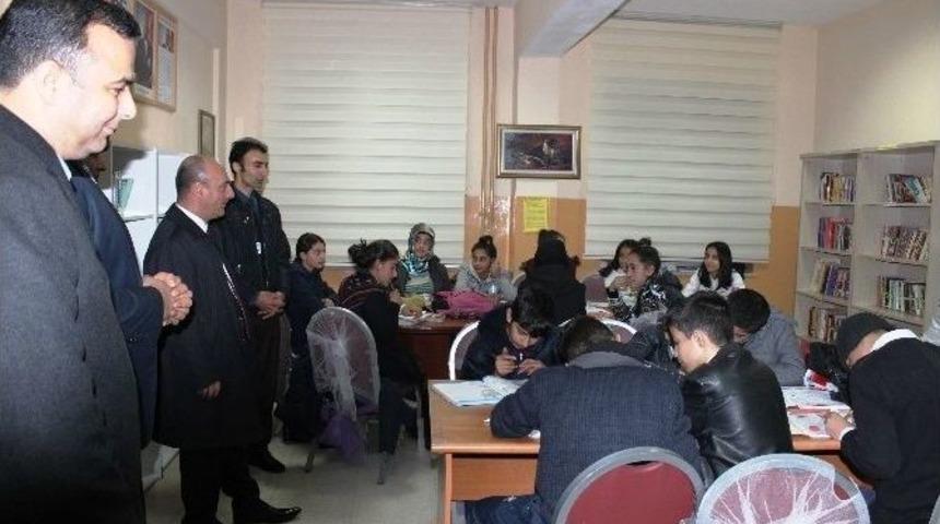 M&uuml;d&uuml;r Cırıt Gece Kurslarını Denetledi