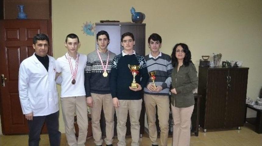 Satran&ccedil; Şampiyonasında Madalyaları Topladılar