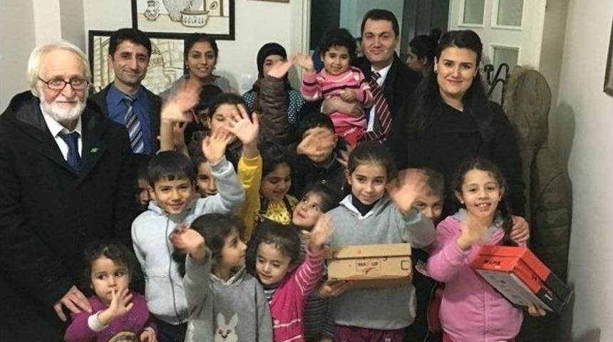 Suriyeli &Ccedil;ocuklara Giyecek Yardımı