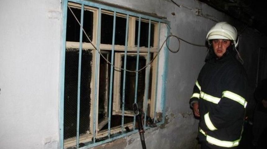 Yangında Evleri K&uuml;l Oldu