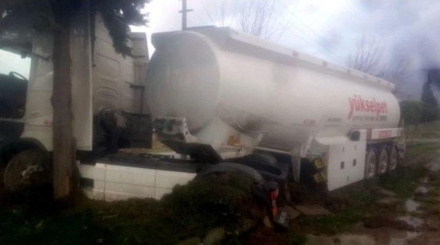 S&ouml;ke&rsquo;de Akaryakıt Tankeri Kaza Yaptı