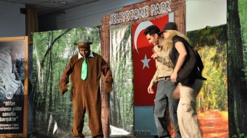 Milas&rsquo;ta &rsquo;ayı Yogi&rsquo; Oyunu Miniklerle Buluştu