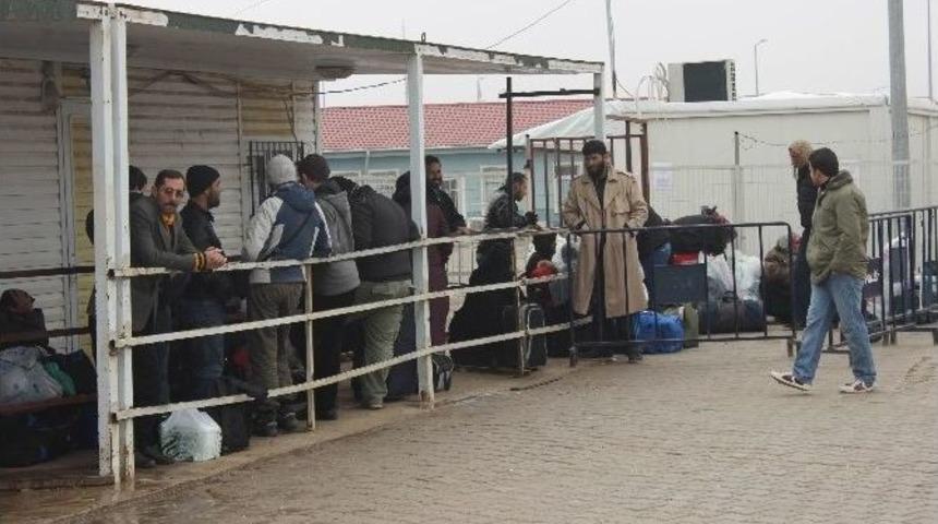 Suriyeliler, Savaşa Rağmen &Uuml;lkelerine D&ouml;n&uuml;yor