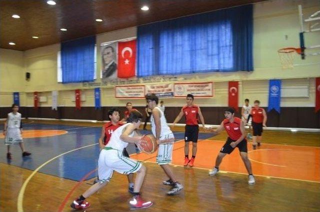 Basketbol Grup Müsabakaları Başladı