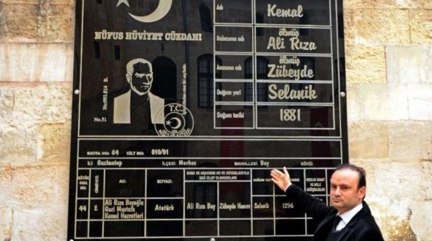 Dev Atat&uuml;rk Kimliği