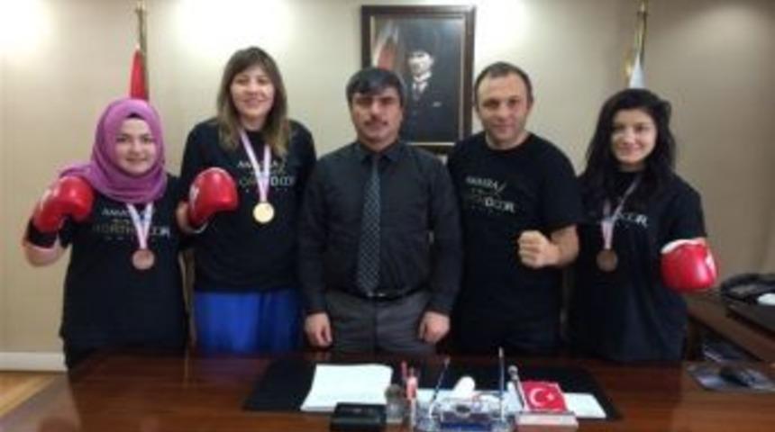 Başarılı Boks&ouml;rlerden &Ouml;zdemir&rsquo;e Ziyaret