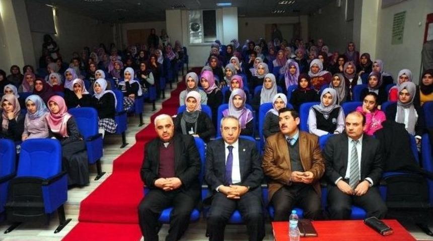 Rekt&ouml;r Battal &Ouml;ğrencilerle Bir Araya Geldi