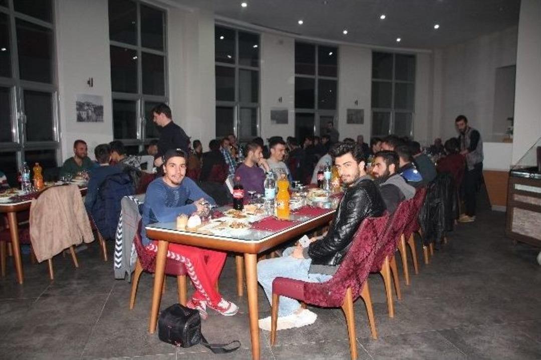 Başkan Duşmuş&rsquo;tan Bilecikspor Ve Vezirhanspor&rsquo;a Yemek Jesti