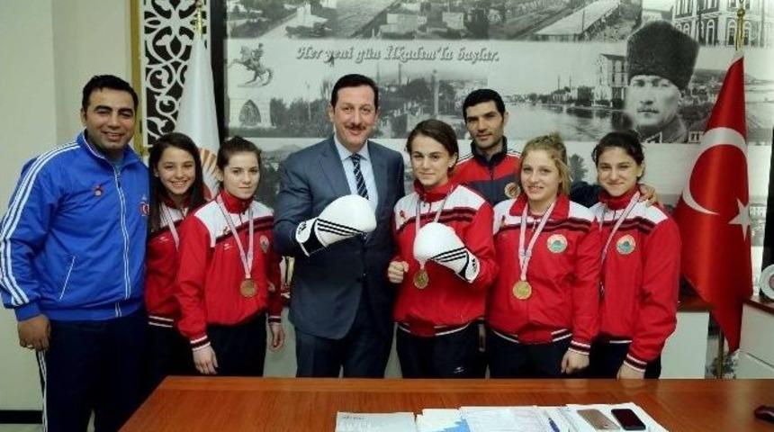 Tok, Şampiyonları Ağırladı