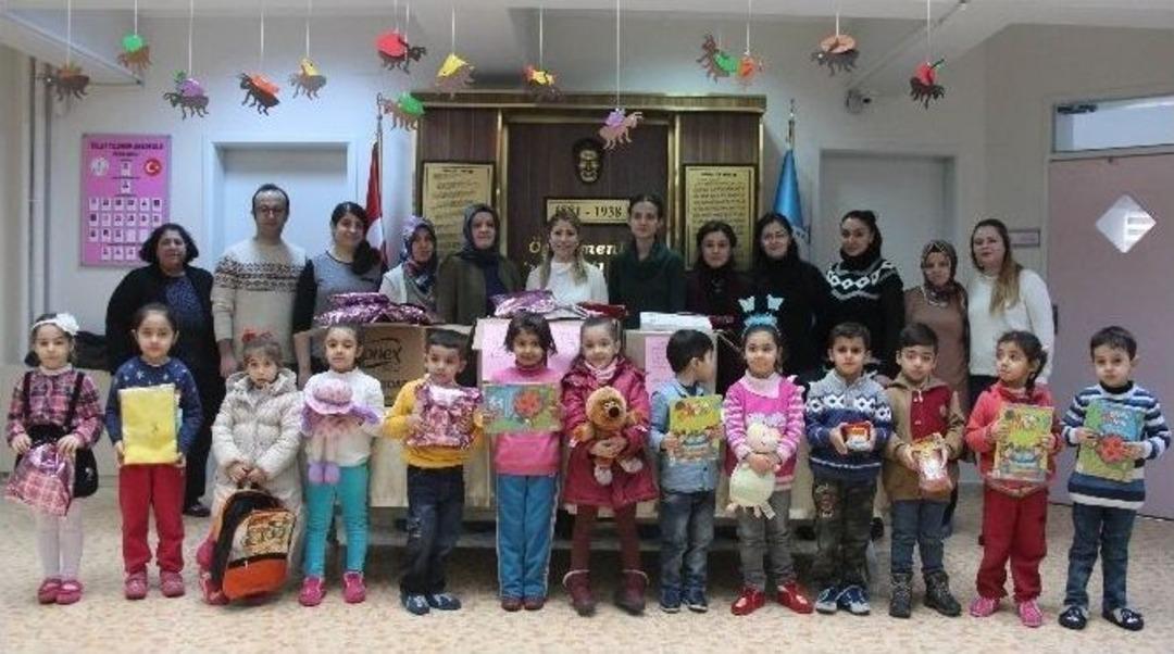 Minik Ellerden Kardeş Okula Yardım