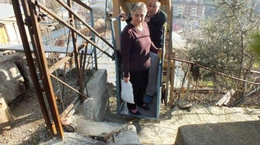 Engelleri Aşmak İ&ccedil;in Evine Asans&ouml;r Sistemi Yaptı