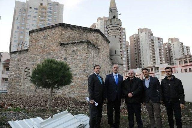 Gökdelenlerin Gölgesindeki 600 Yıllık Cami Ayağa Kaldırılıyor