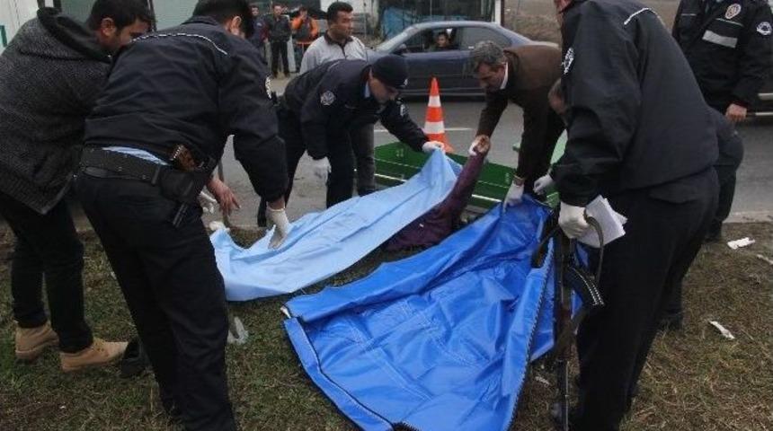 Cenazeye Giden Anne Ve Oğlu Kazada &Ouml;ld&uuml;