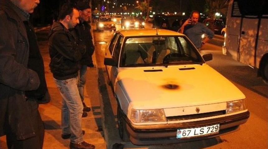 Aracında &Ccedil;ıkan Yangına "şaka Yapıyorlar" Diye İnanmadı