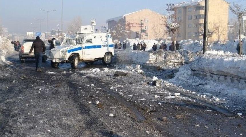 Polis Aracının Ge&ccedil;işi Sırasında Patlama