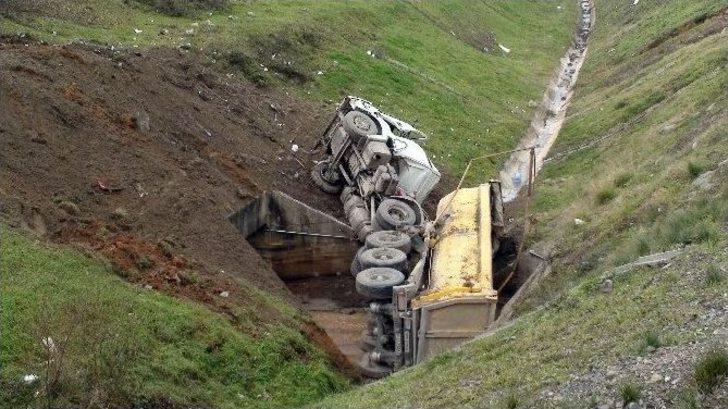 Hafriyat Kamyonu Şarampole Böyle Uçtu G3