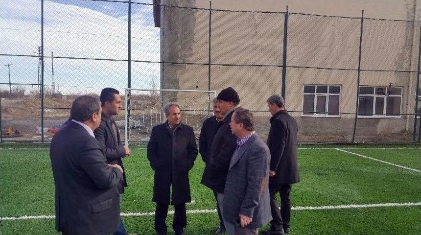 Doğrug&ouml;z Mahallesi Sentetik &Ccedil;im Sahasına Kavuştu