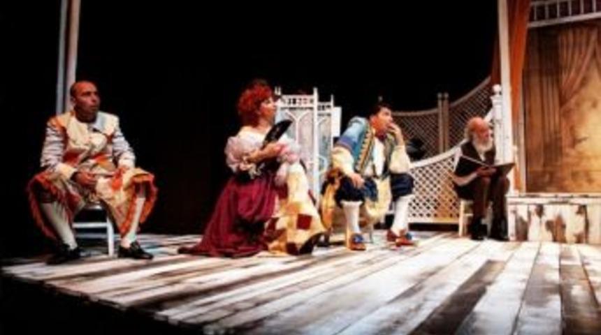 Afa&rsquo;da Sergilenen &ldquo;sersem Kocanın Kurnaz Karısı&rdquo; Beğeni Kazandı