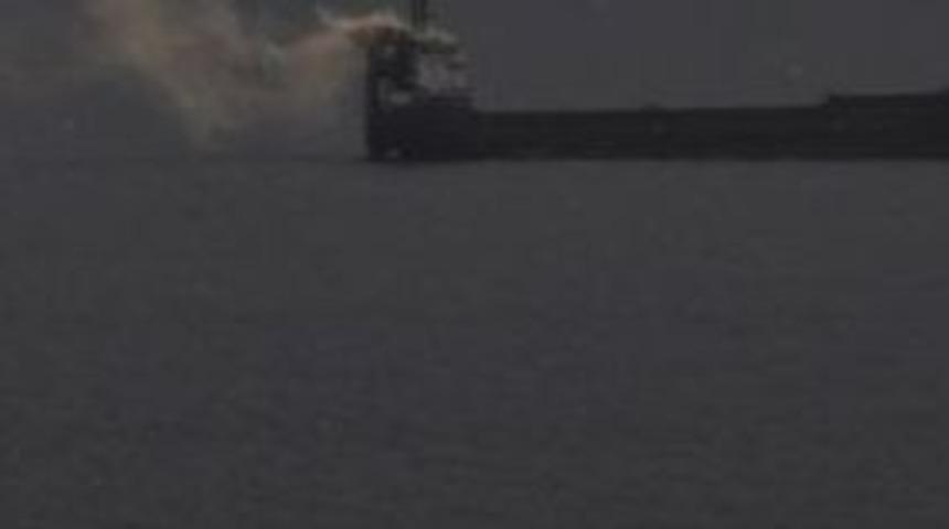 Gemiden Y&uuml;kselen Dumanlar Paniğe Neden Oldu