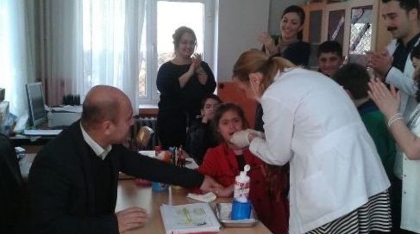 Engelsiz Dişler İ&ccedil;in Okulda Uygulama Başlattılar