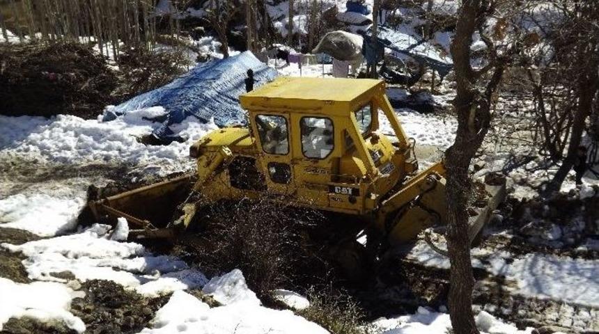 Beyt&uuml;şşebap&rsquo;ta Kapalı K&ouml;y Yolları A&ccedil;ılıyor