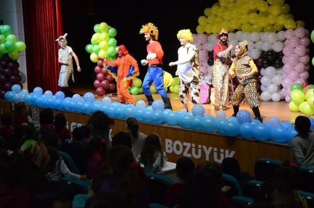 Minikler Tiyatro G&uuml;nleri&rsquo;nde Balon Şenliği Yaşadı