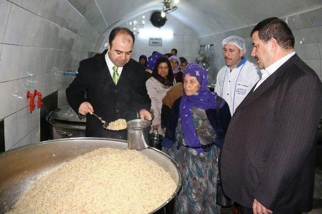 İhtiyaç Sahiplerine Her Gün Sıcak Yemek