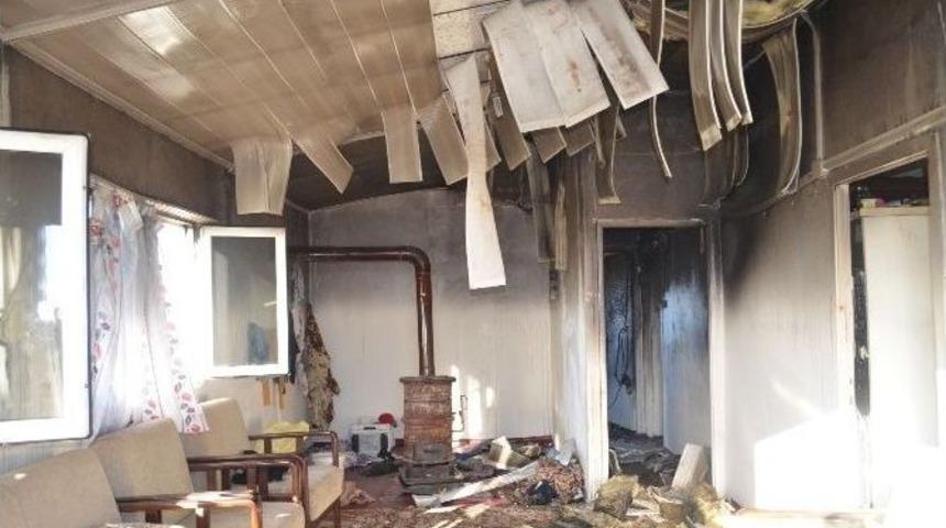 Kibritle Oynarken &Ccedil;ıkan Yangında Yaralanan Kardeşlerden Acı Haber