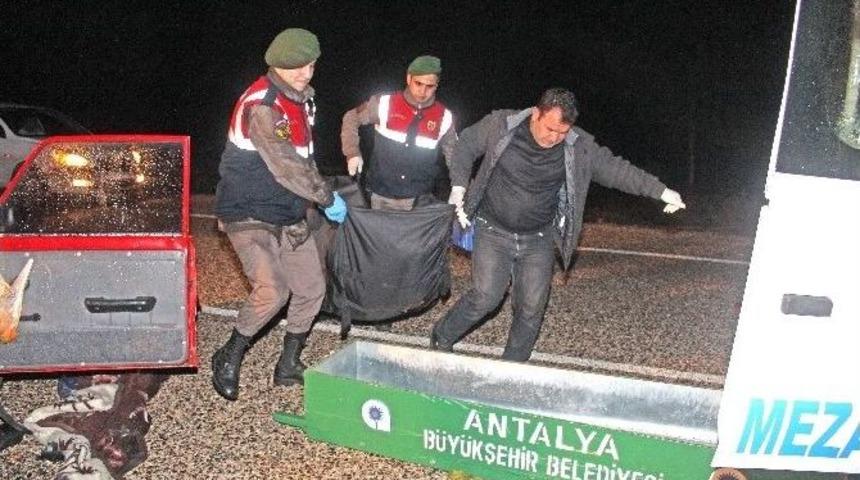 Kemer&rsquo;de Feci Kaza: 3 &Ouml;l&uuml;, 1 Yaralı